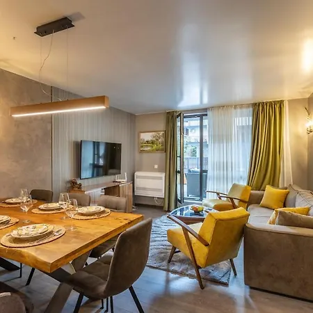 Lejlighed Incredible 2bdr With Veranda And House-like Feel