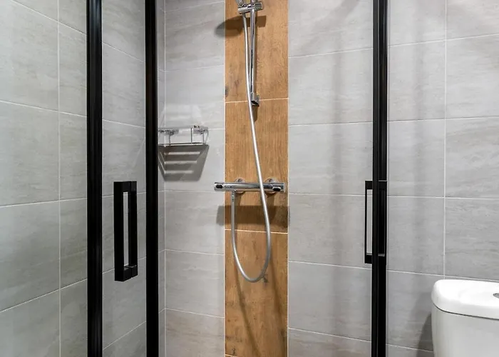 Incredible 2bdr With Veranda And House-like Feel