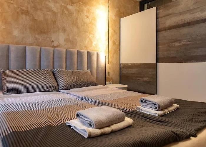 Incredible 2bdr With Veranda And House-like Feel 公寓