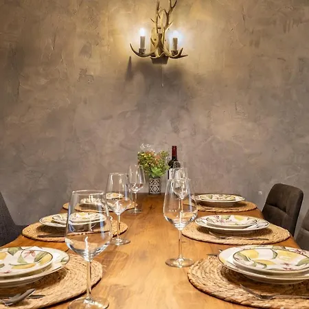 Incredible 2bdr With Veranda And House-like Feel * 班斯科