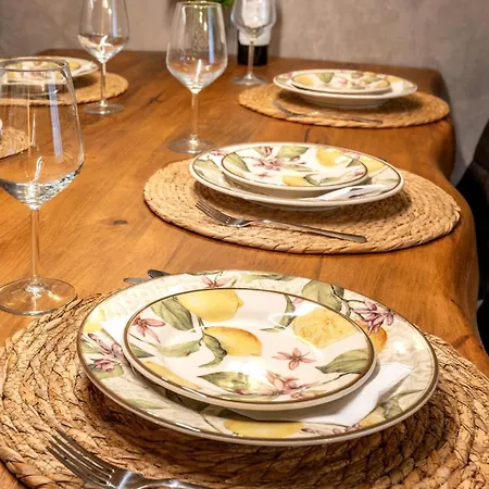 公寓 Incredible 2bdr With Veranda And House-like Feel *