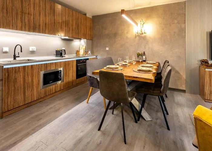 Incredible 2bdr With Veranda And House-like Feel *