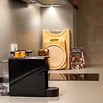 Incredible 2bdr With Veranda And House-like Feel Apartment *