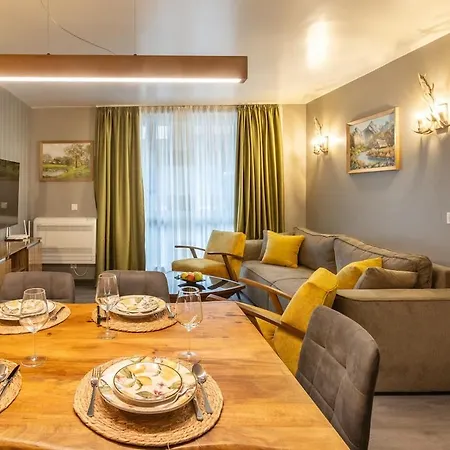 Lägenhet Incredible 2bdr With Veranda And House-like Feel
