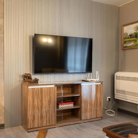 Incredible 2bdr With Veranda And House-like Feel Lägenhet *