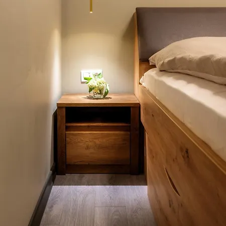 Apartment Incredible 2bdr With Veranda And House-like Feel