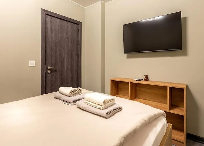 Incredible 2bdr With Veranda And House-like Feel Apartment *