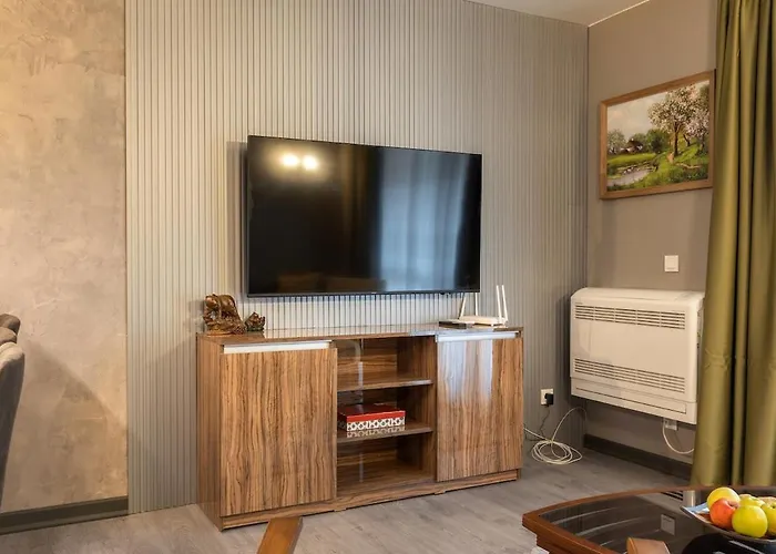 Incredible 2bdr With Veranda And House-like Feel Apartment *