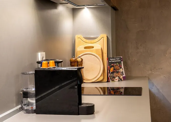 Incredible 2bdr With Veranda And House-like Feel Apartment *