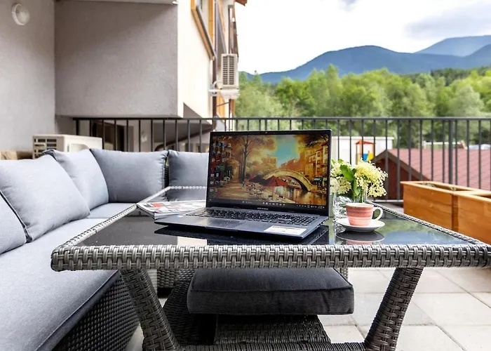 Incredible 2bdr With Veranda And House-like Feel *