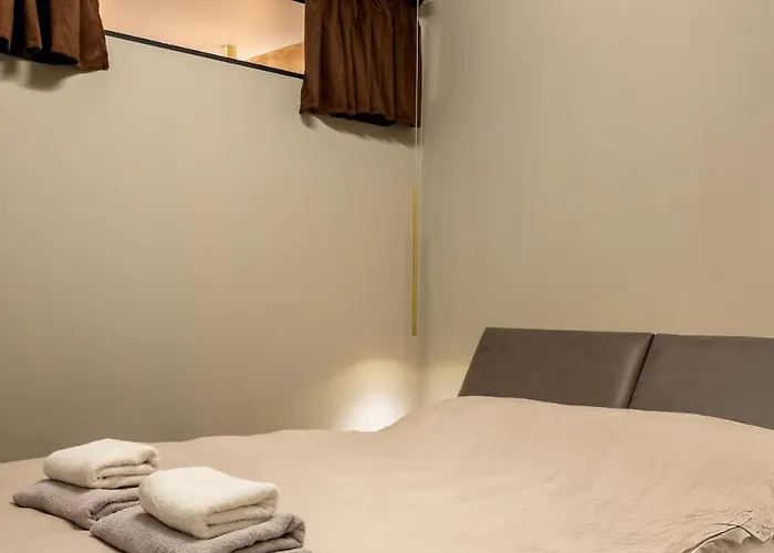 Incredible 2bdr With Veranda And House-like Feel Apartment *