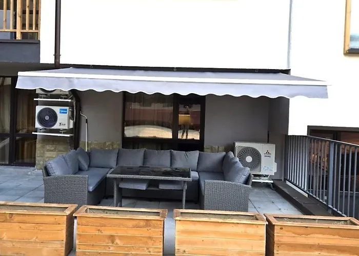 Incredible 2bdr With Veranda And House-like Feel